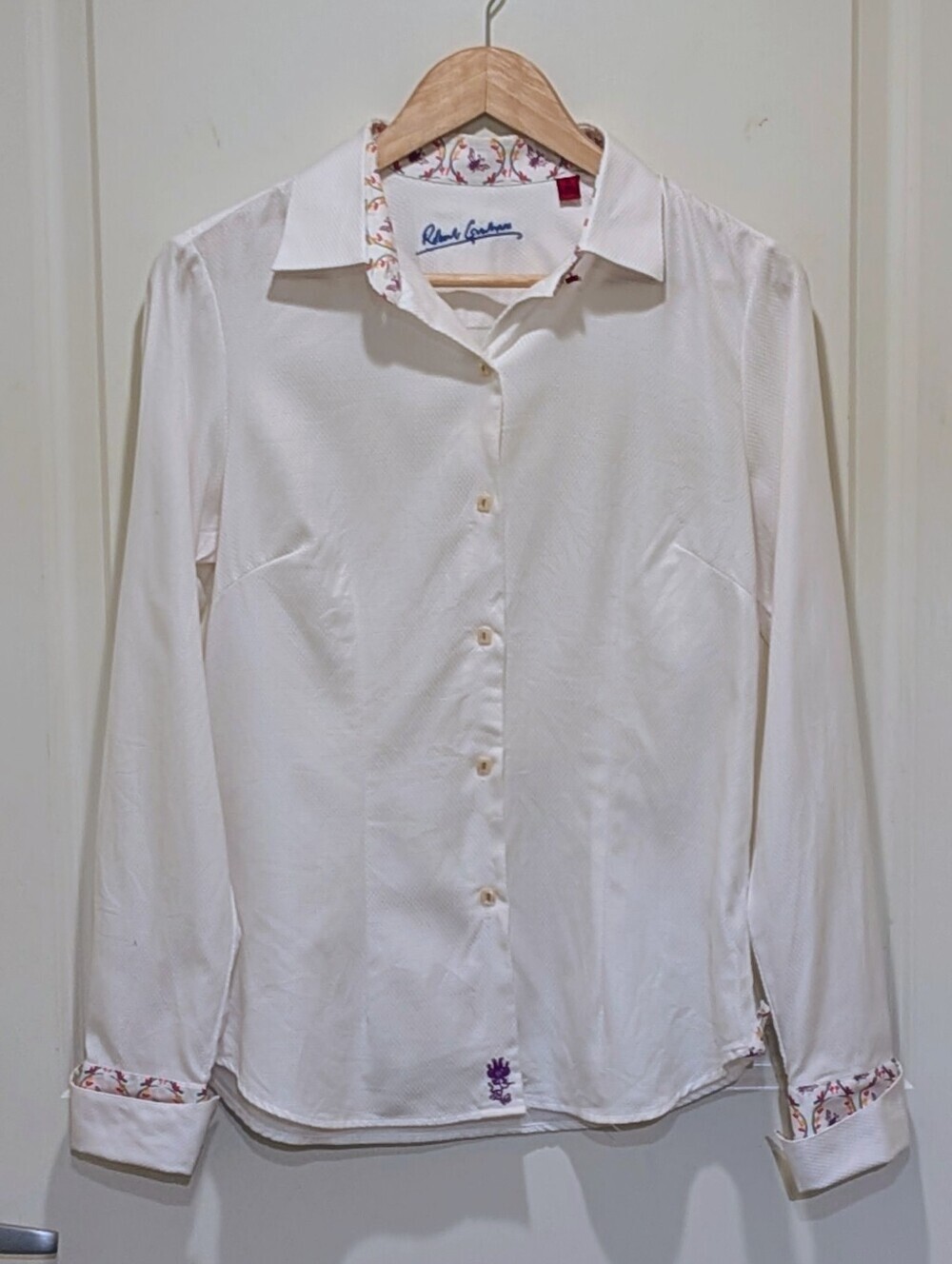 EUC Robert Graham M Crisp White Cotton Blouse with Contrast Bee Print